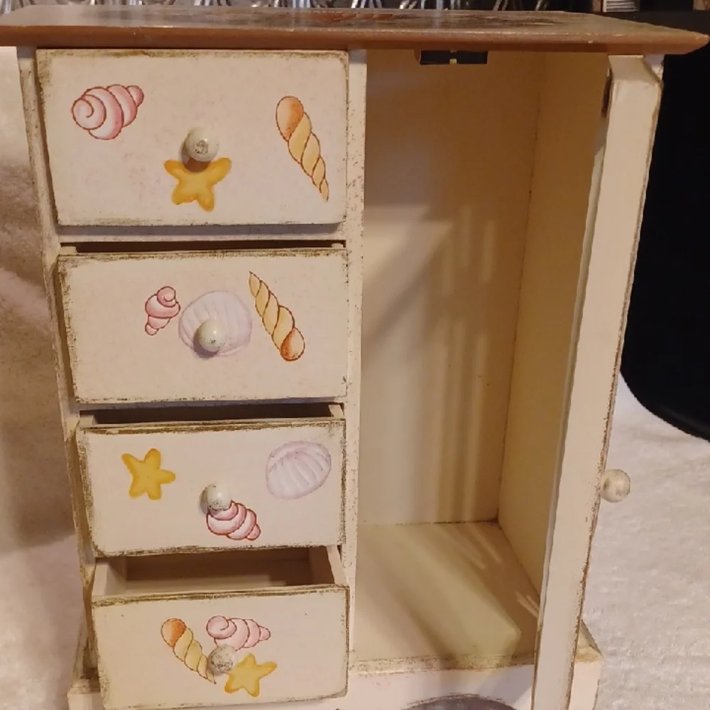 Cream Jewelry Box with Seashell Design Beach Theme Jewelry Storage